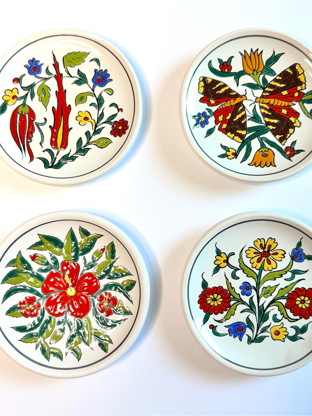 Vintage Manousakis-Keramik Hand-painted Ceramic Decorative Floral Plates
